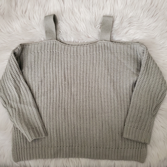 Design Lab Lord & Taylor Off the shoulder chunky knit sweater size: Small. - Picture 3 of 6